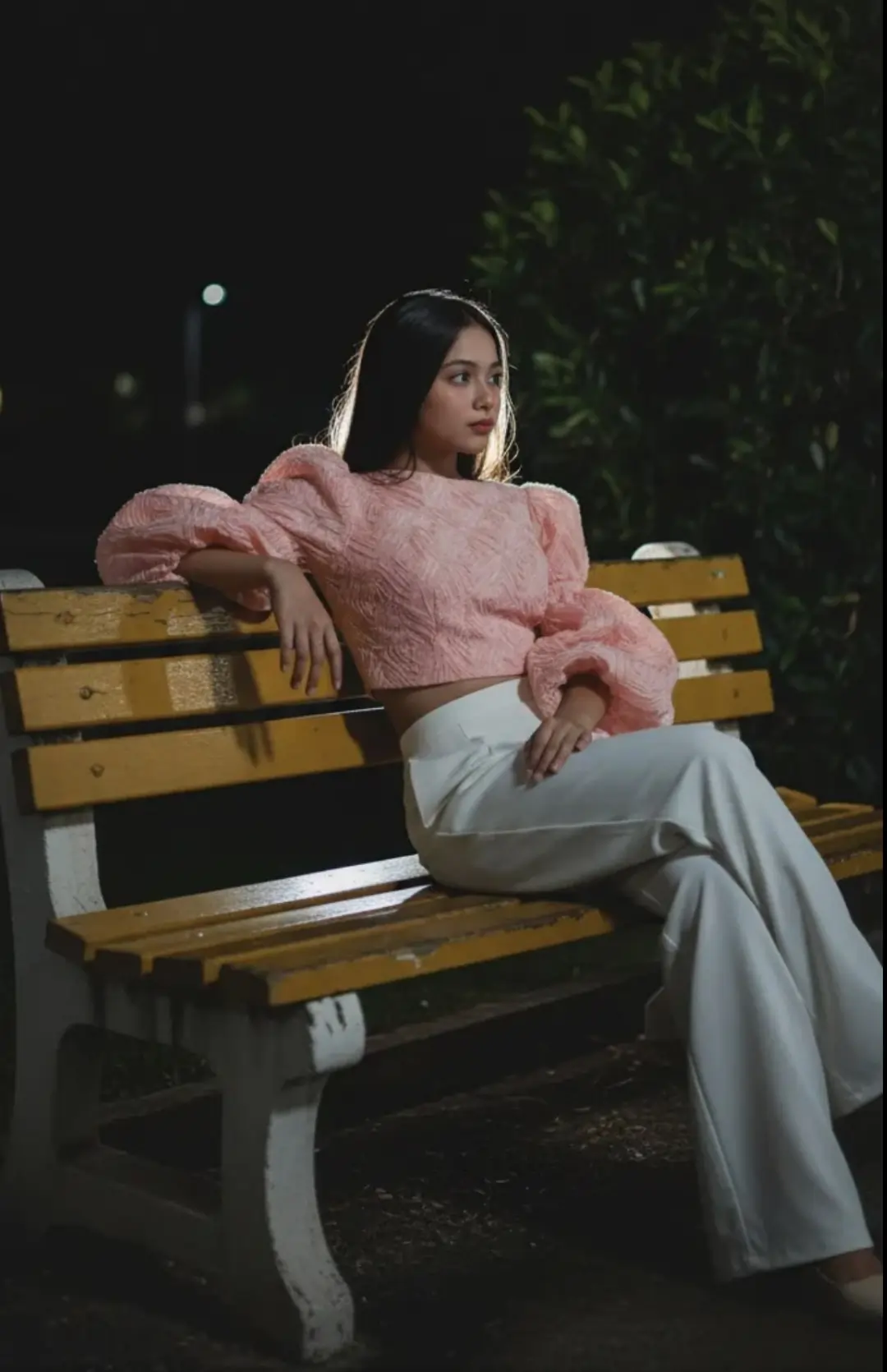 Park Bench Aesthetic AI prompt – realistic outdoor nature photo editing image