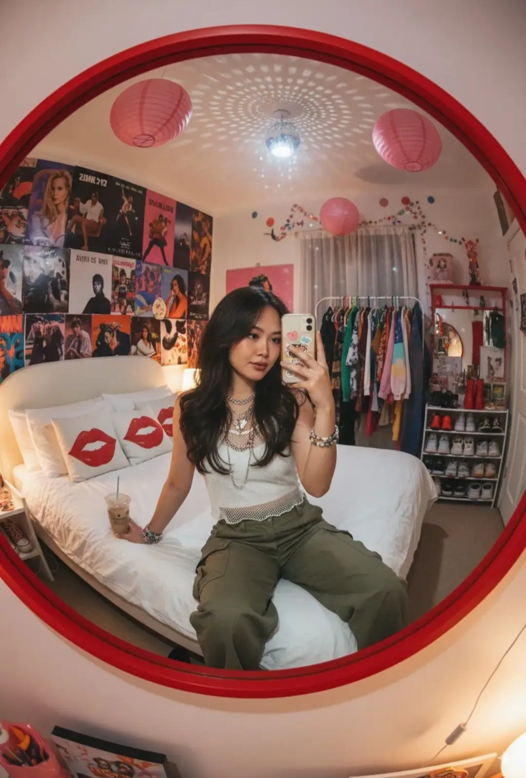 Convex Mirror Aesthetic AI prompt – realistic selfie photo editing image